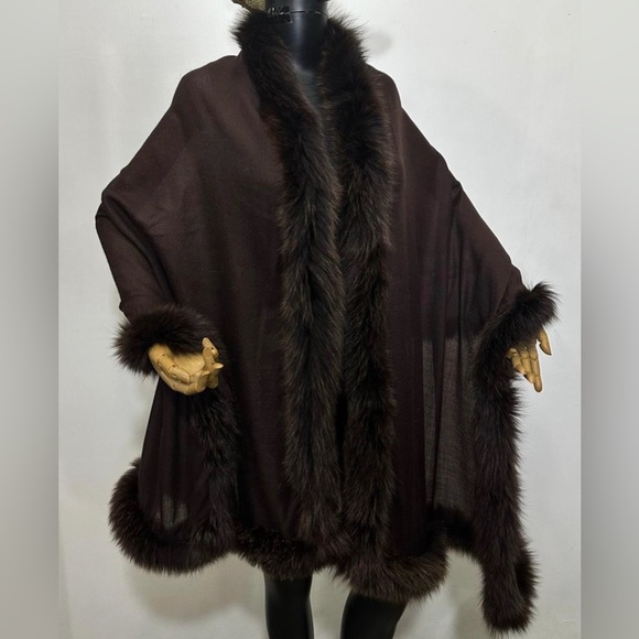 Cashmere Silk Fox Fur-Trimmed Women's shawl wrap - Picture 3 of 3
